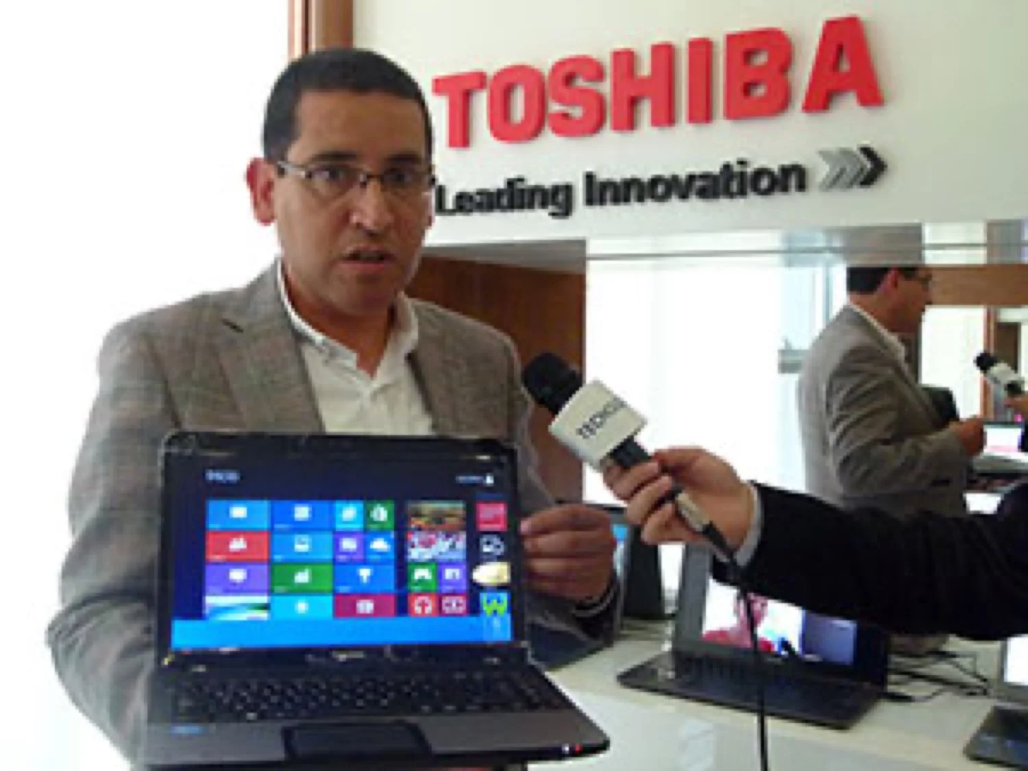 Entrevista: Toshiba presenta sus equipos con Windows 8